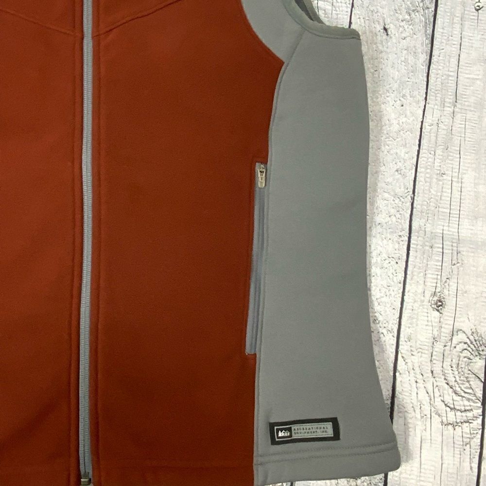 REI Woman's medium fleece vest  - Picture 2 of 4